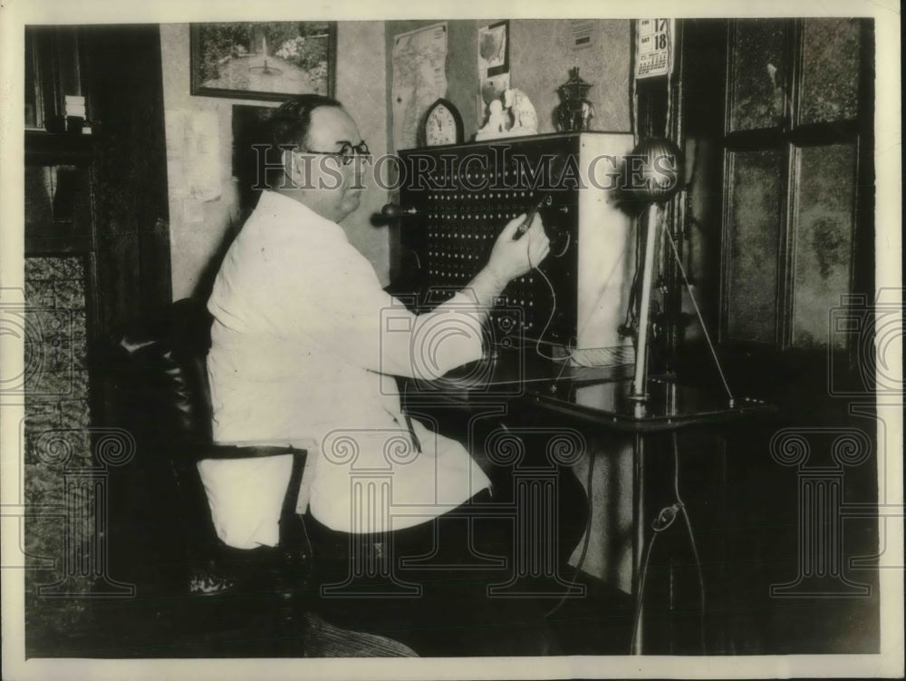 1933 Press Photo Trating patients with radio waves - Historic Images