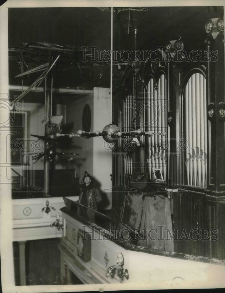 1930 Press Photo Church of St Andrews damaged by fire in NYC - Historic Images