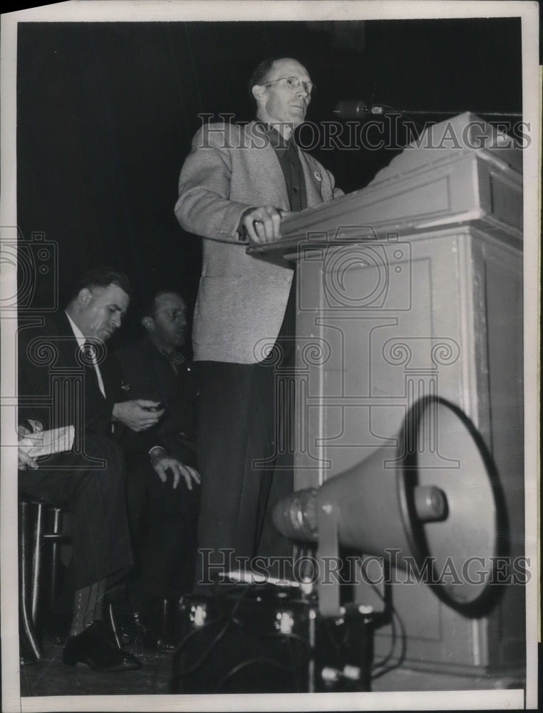 1947 Press Photo John Phillpot secretary of the Retail clerks Union tells - Historic Images