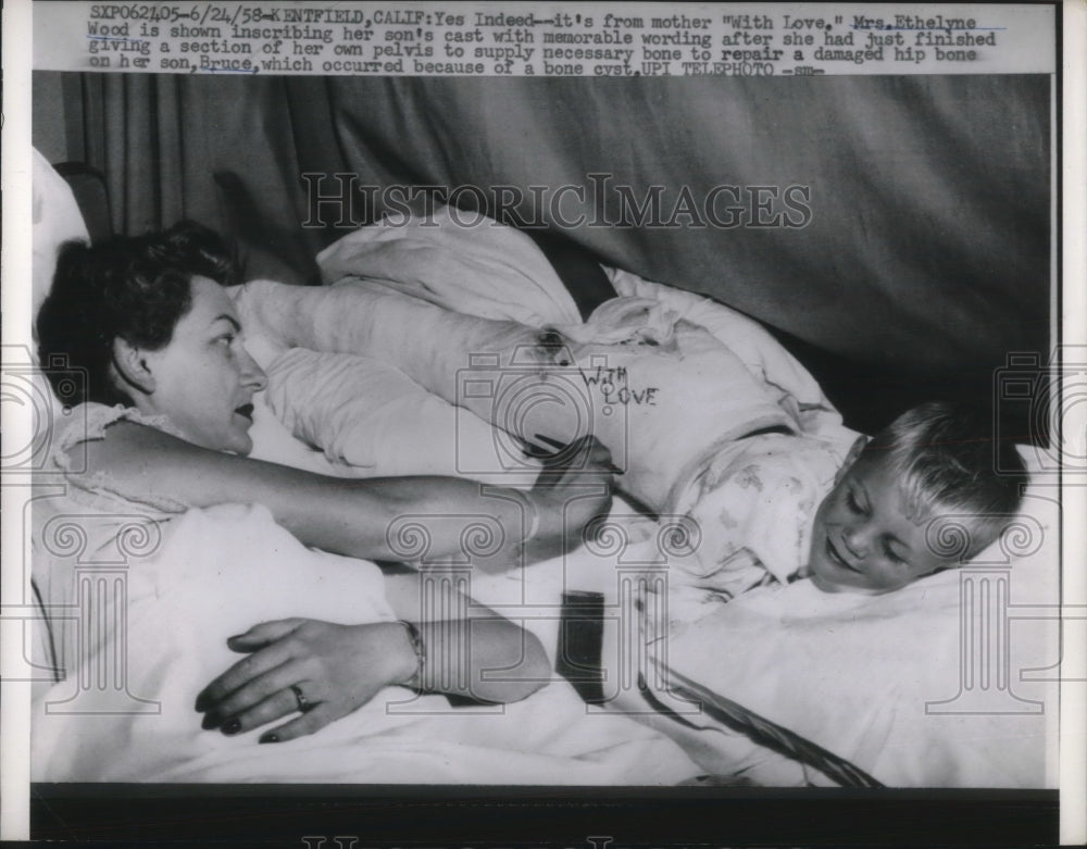 1958 Press Photo Ethelyne Love Signs Son&#39;s Cast After Pelvic Donation - Historic Images