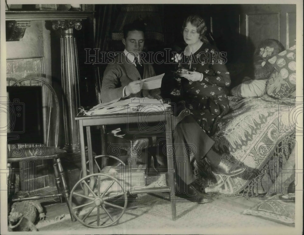 1929 Press Photo First Officer Harry Manning and his mother Mrs. Anna Manning.- Historic Images