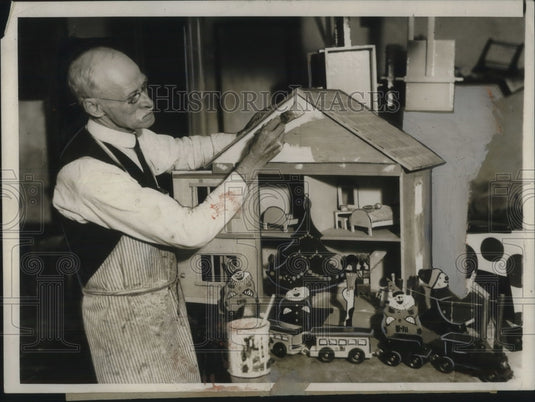 1930 Press Photo Santa's helper - Historic Images