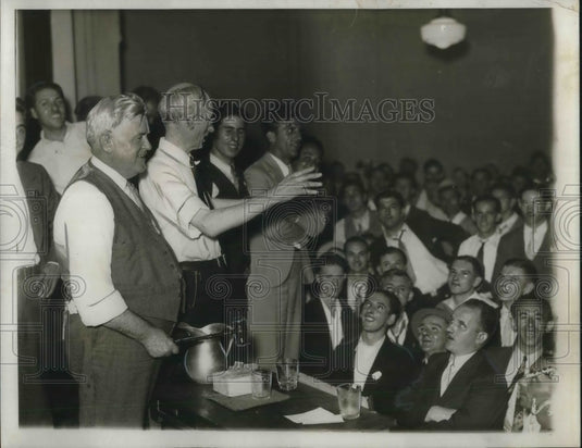 1933 Press Photo Ford workers strike - Historic Images