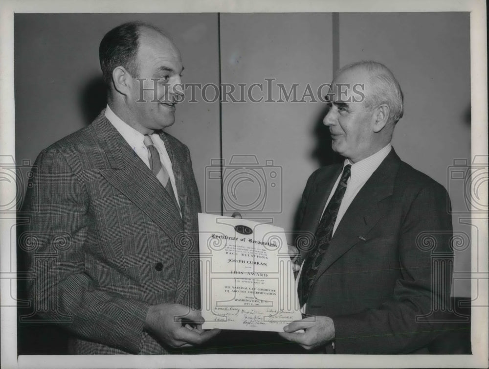 1946 Press Photo Joe Curran gets award for anti-dicrimination - Historic Images