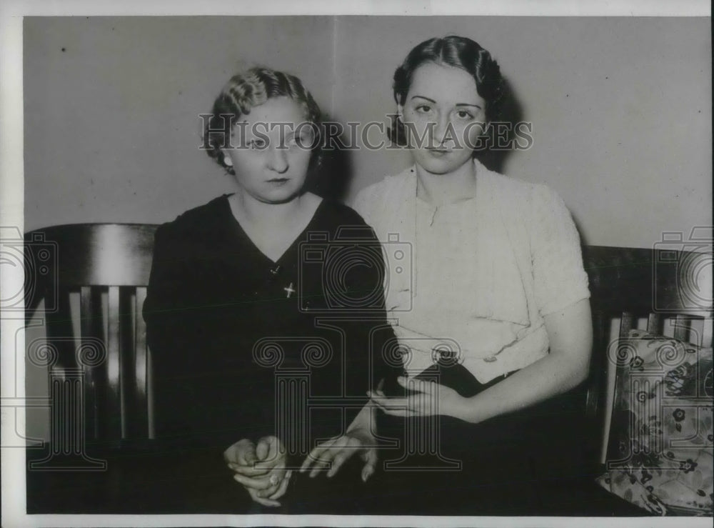 1933 Press Photo Two women held in robbery of manufacturer - Historic Images