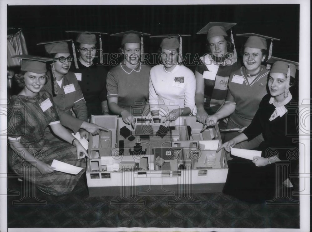 1957 Press Photo Winners of Natl.4-H Home Improvement received Scholarship. - Historic Images