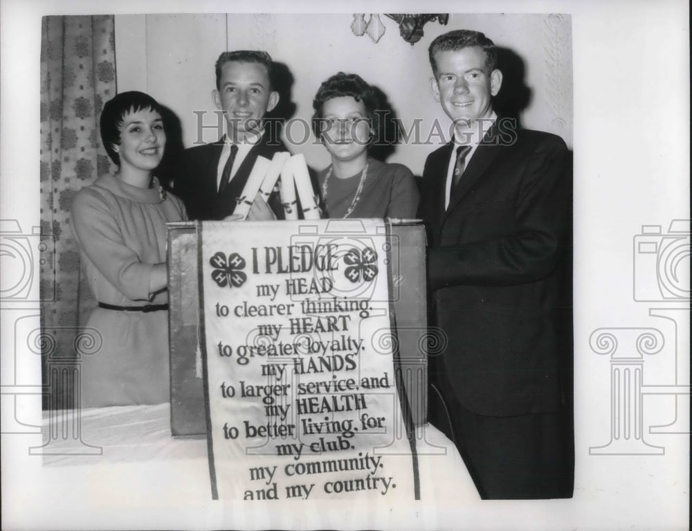 1960 Press Photo Two pairs winners of 39th National 4-H Club Congress. - Historic Images