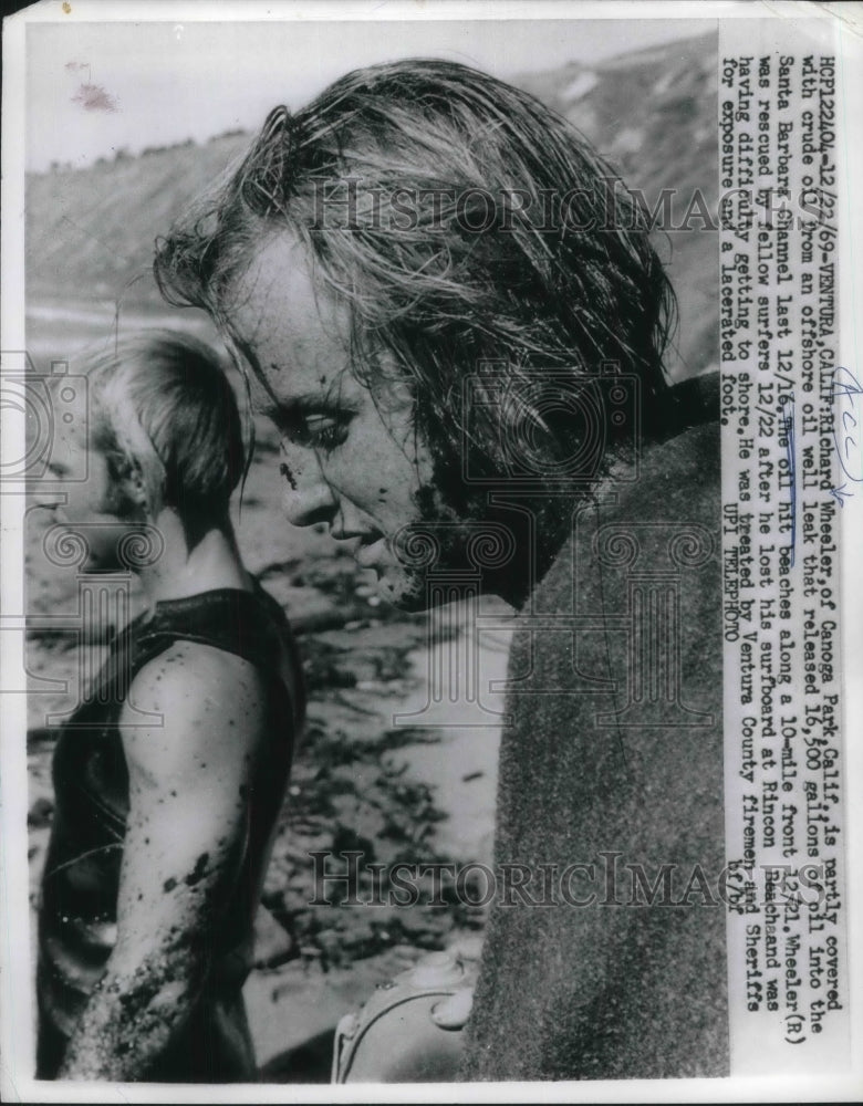1969 Press Photo Rescued from oil well leak at Canoga Park, Calif - Historic Images