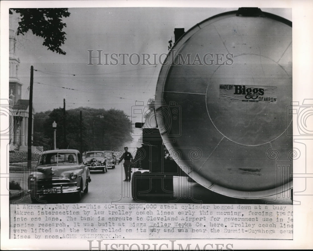 1951 Press Photo A 40-ton steel cylinder built by Boiler Works bog down at Akron - Historic Images