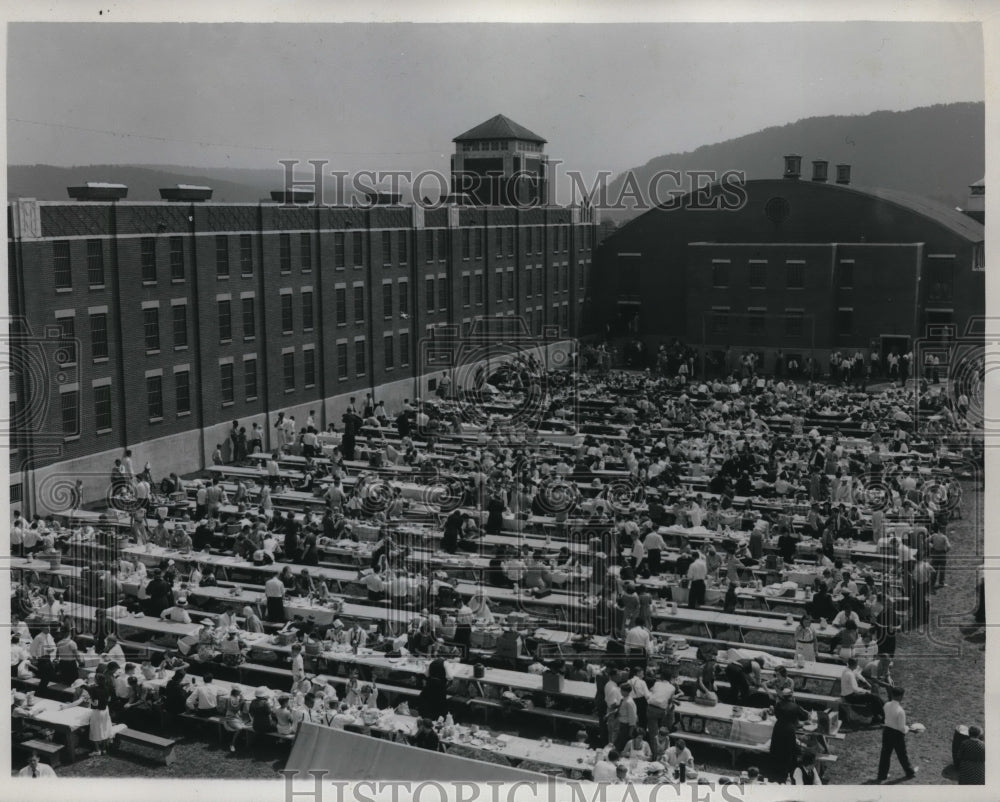 1937 Press Photo Lunch at the Pennsylvania Industrial School, Huntington, PA. - Historic Images