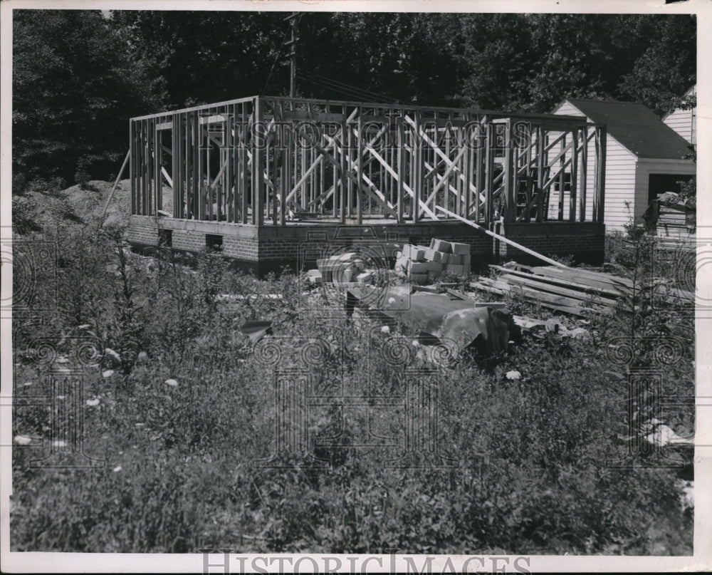 1951 Press Photo Building homes in Avon - Historic Images