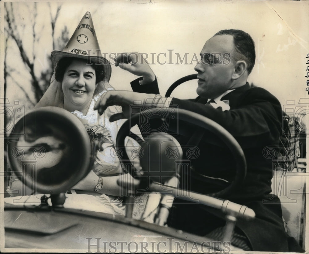 1940 Press Photo Fire Chief Anne Crawford Allen married Monterey Leman Hoist. - Historic Images