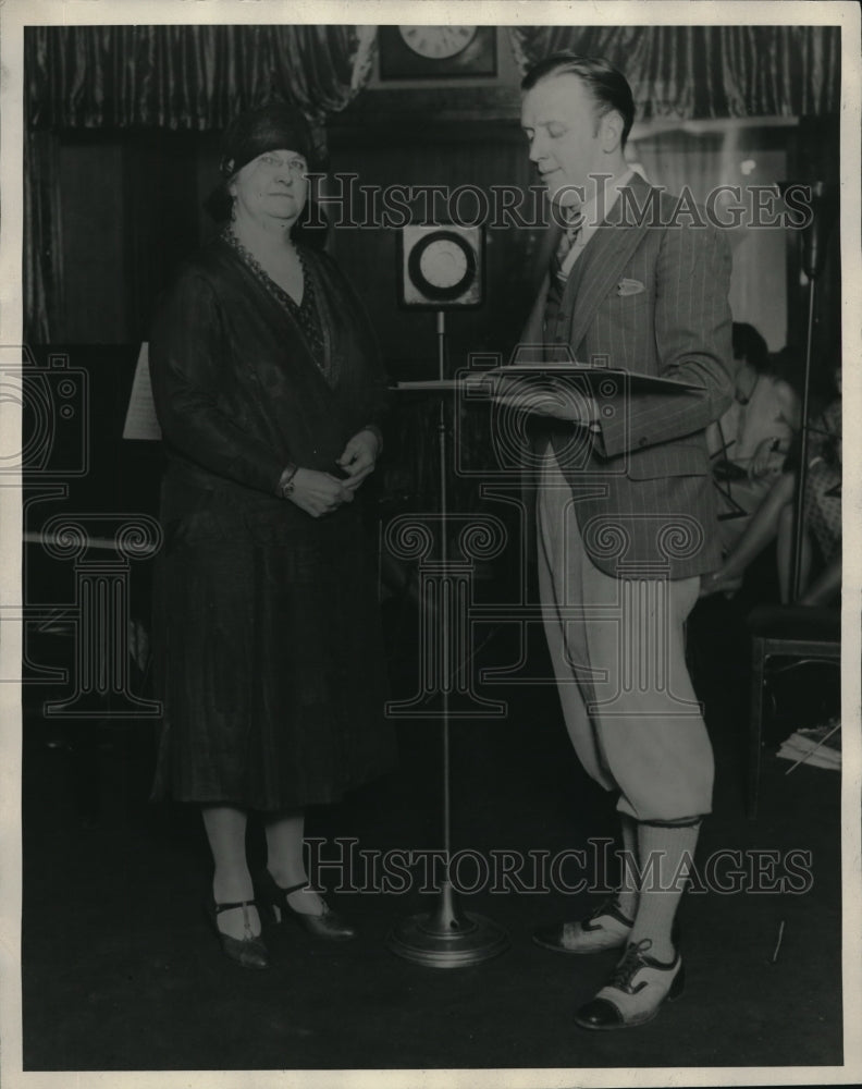 1930 Press Photo Mrs. Bessie Bragg Pierson and John Stamfordat at WCHI, Chicago - Historic Images