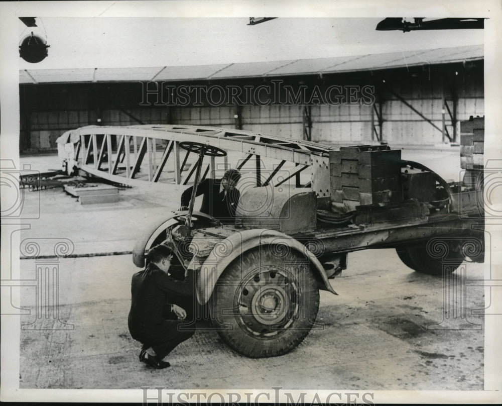 1938 Press Photo machine 12 ton Lorry Chassis-road surface - Historic Images