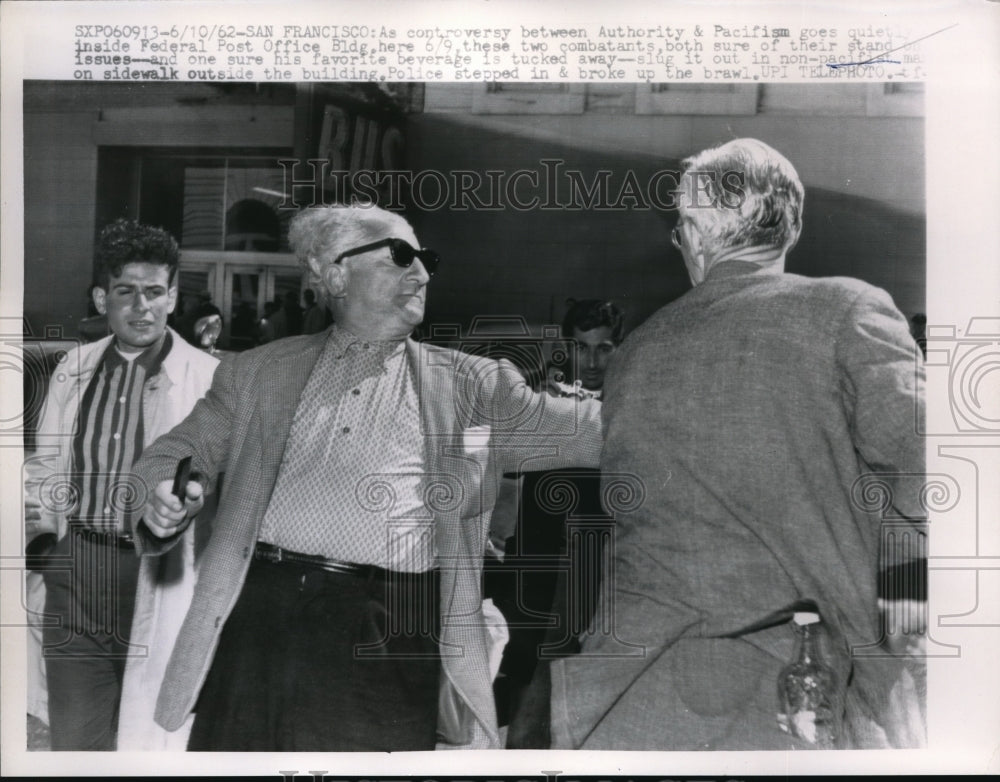 1962 Press Photo Brawl Between Authority & Pacifism in San Francisco - Historic Images