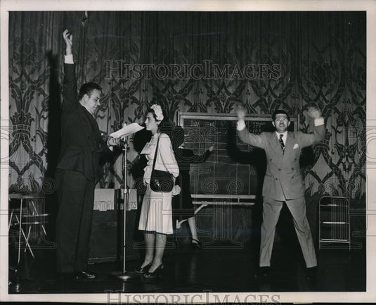 1947 Press Photo Mrs. George White, Todd Russell, Walt Framer, Strike It Rich - Historic Images