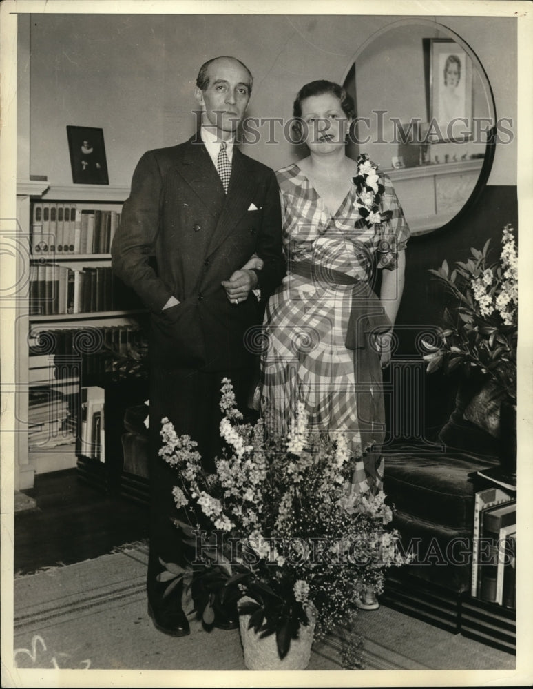 1939 Press Photo George De La Barra, former embassy aide with his bride. - Historic Images