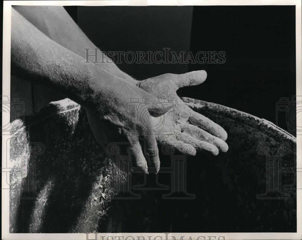 1954 Press Photo Baker Rubs Flour Into His Hands To Test Its Quality - Historic Images