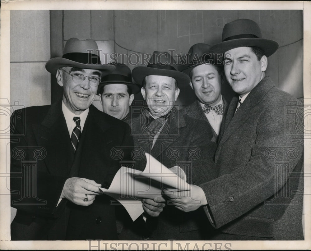 1950 Press Photo UMW Attorneys Celebrate Judge Richmond Keech&#39;s Decision - Historic Images