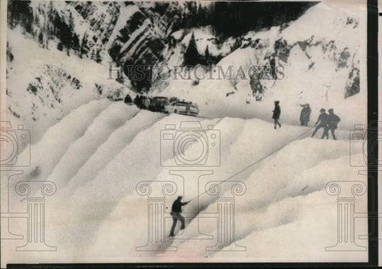 1963 Press Photo Colorado snow slide on Red Mt causes car jam - Historic Images