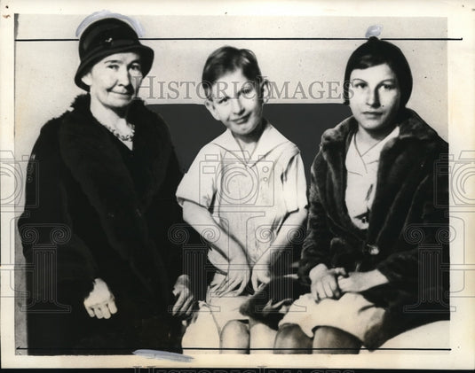 1934 Press Photo Wilkes Barre,Pa Ben Hendricks, mom & sister, rare disease - Historic Images