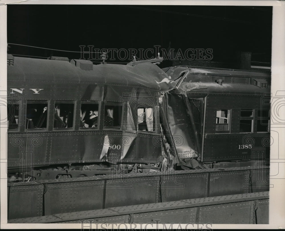 1940 Press Photo Train Wreck At Philadelphia Station In Pennsylvania - Historic Images