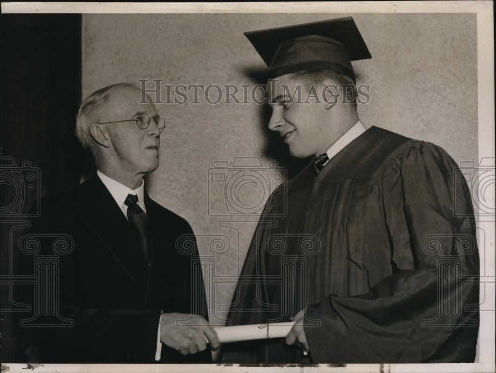 1938 Press Photo HS Football star William De Correvont graduates at Austin HS - Historic Images