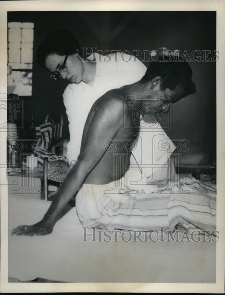 1964 Press Photo US Student, Barbara Curran, examines a patient - Historic Images