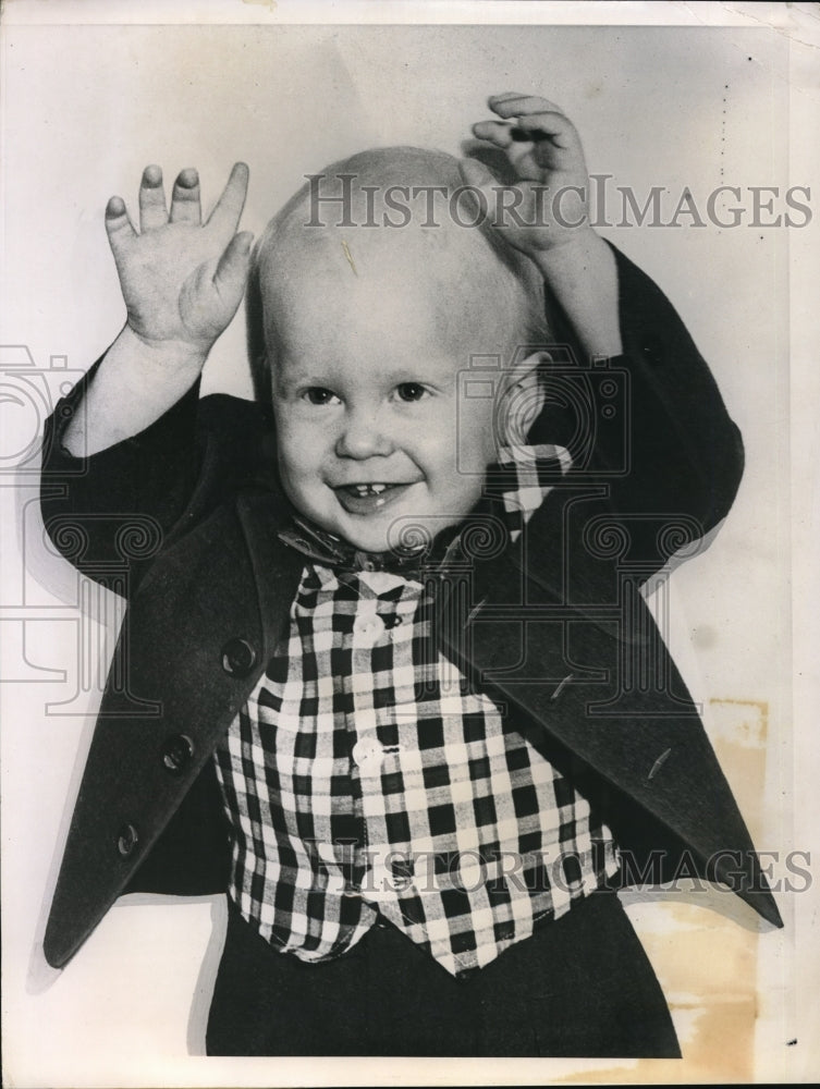 1961 Press Photo Frank Biley, a 14-month old baby in Chicago. - Historic Images