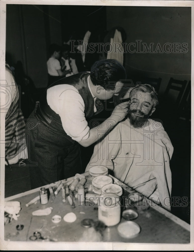 1936 Press Photo Lawrence Bangser made up as a priest during rehearsal - Historic Images