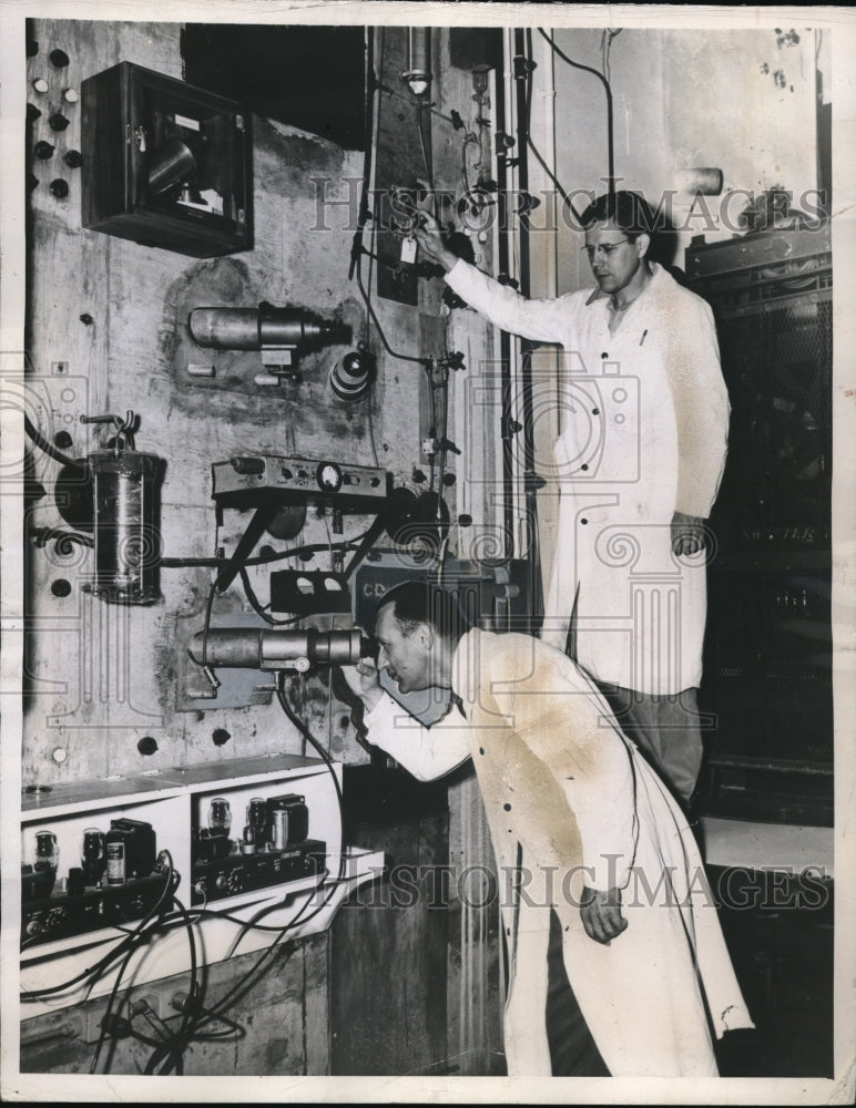 1946 Demonstration of a remote control operations at Clinton, T.N ...