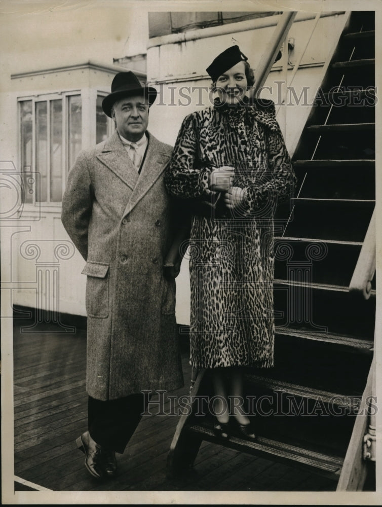 1935 Press Photo 2 britons arrived in New York. - Historic Images