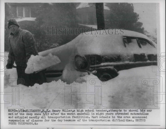 1956 Press Photo Henry Miller attempts to shovel his car out of the snow. - Historic Images