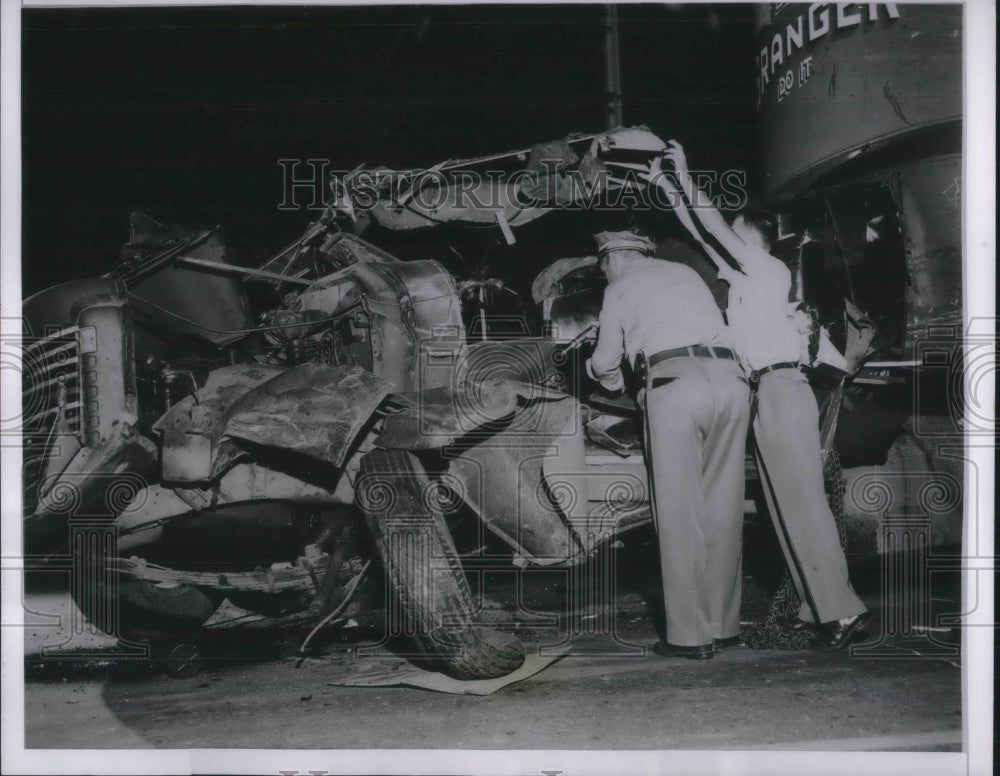 1954 Press Photo Joseh Taubels Semi truck cab demolished after crash with Semi - Historic Images