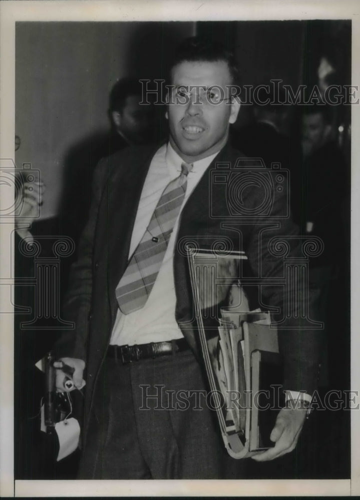 1938 Press Photo Ruppert Aldrich Court Clerk Francis M Carroll Trial Evidence - Historic Images