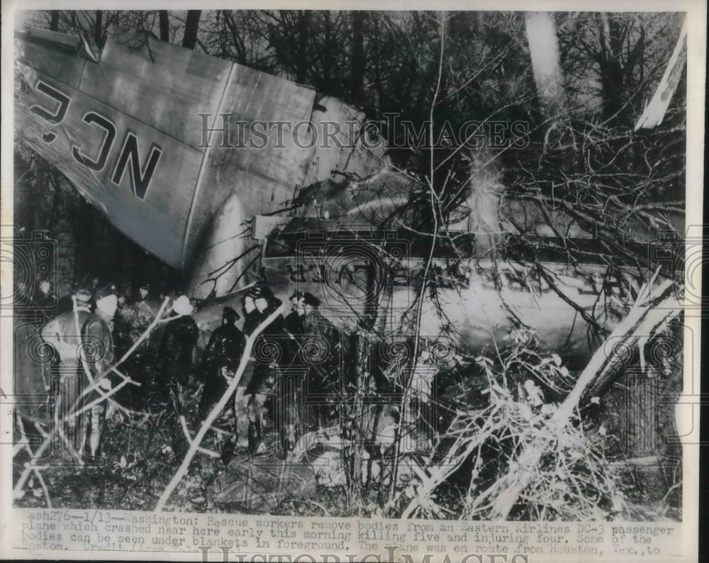 1948 Rescue workers remove bodies from plane wreck, that killed five - Historic Images