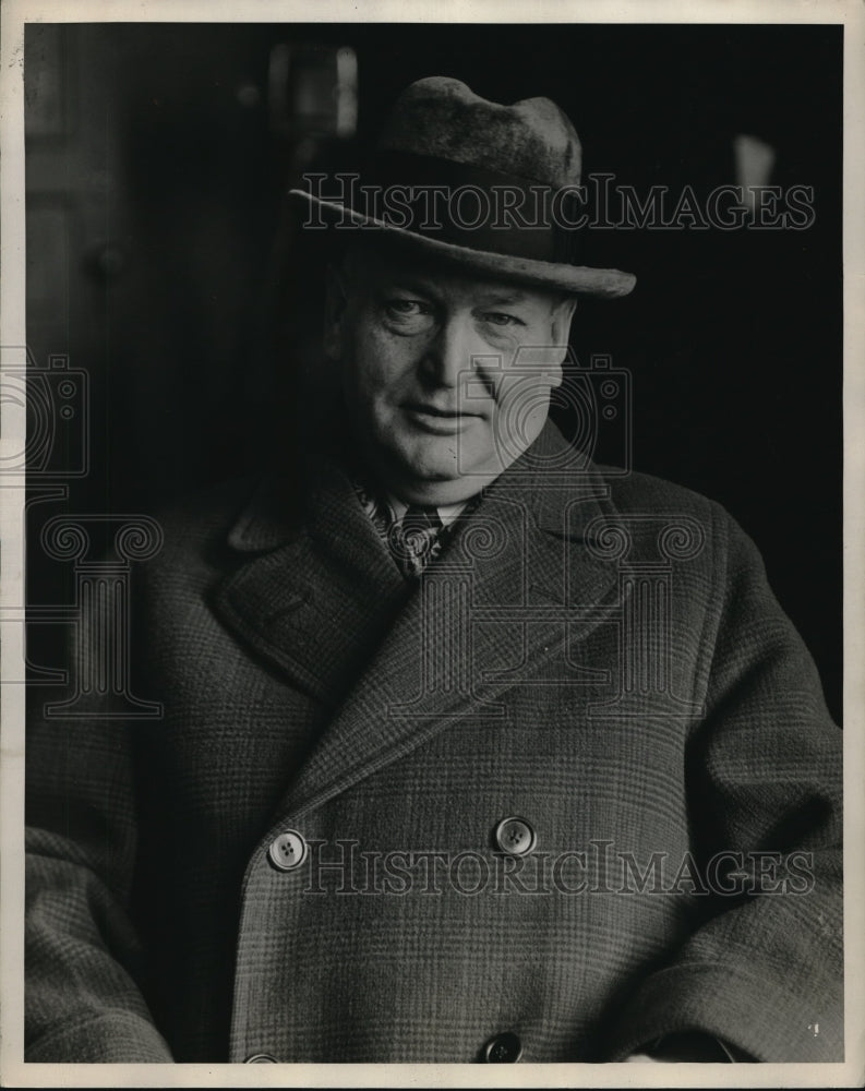 1923 Press Photo Patrick Kennedy Vet. Republican Signed Bail bonds for Schooley - Historic Images