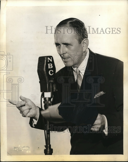 1934 Press Photo Tex O'Rourke, MC for NBC Blue Network broadcast - Historic Images