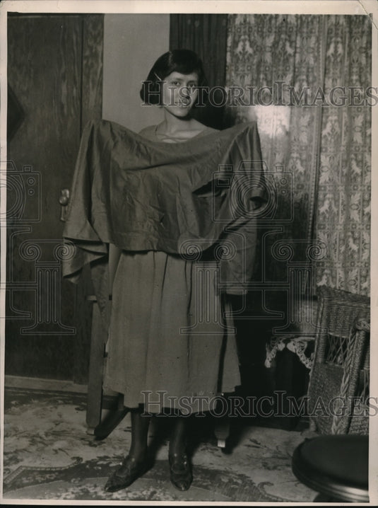 1922 Press Photo Ehthel White clothes from Jack the Slasher in Los Angeles - Historic Images