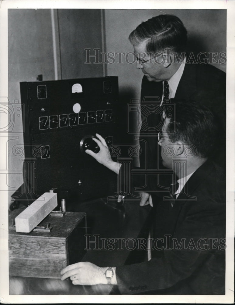 1941 Press Photo CH Scholar &amp; WT Thomson Professor Applied Mechanics Kansas Stat - Historic Images