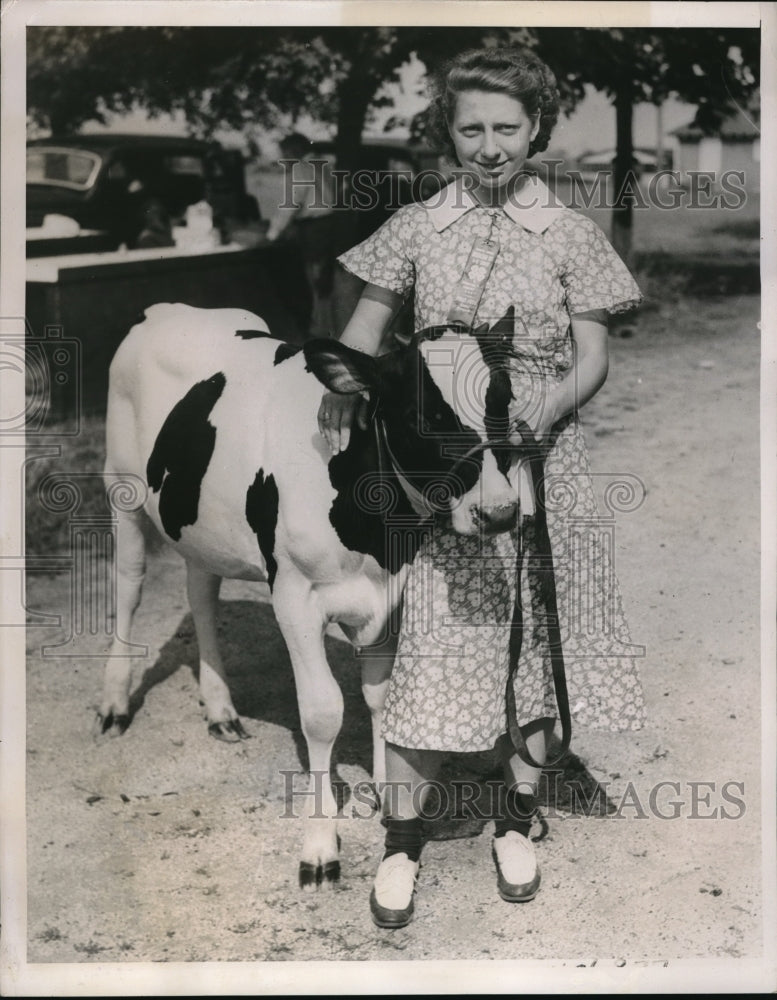 1937 Press Photo Lillian Tindall &amp; Her Holstein Calf Won 4H Club Best Animal - Historic Images