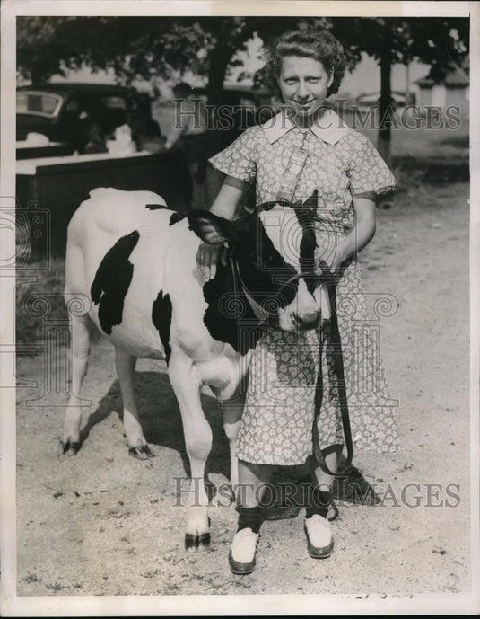 1937 Press Photo Lillian Tindall & Her Holstein Calf Won 4H Club Best Animal - Historic Images