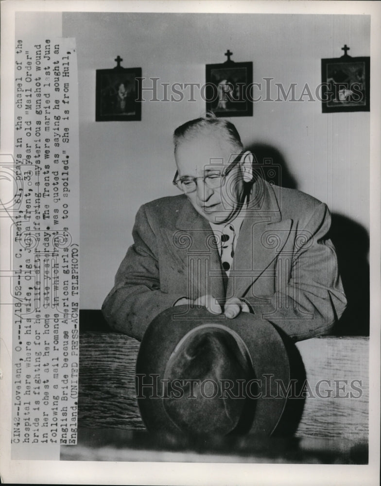 1952 Press Photo LC Trent Prays In Hospital Chapel After Wife Olga Shot - Historic Images