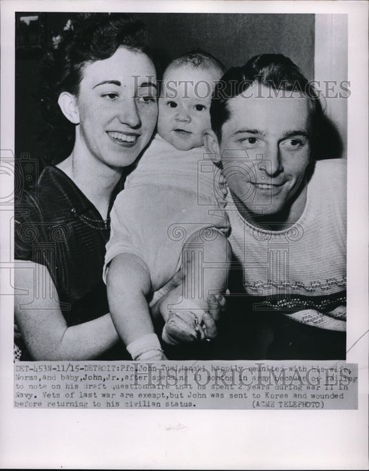 1951 Press Photo Detroit JohnTumidanski with wife Norma & son,13 months in army - Historic Images