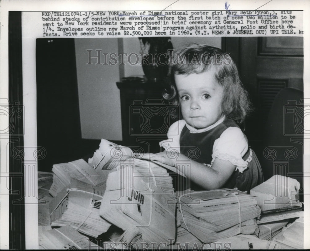 1960 Press Photo March Of Dimes Poster Girl Mary Beth Pyron With Donation Cards - Historic Images