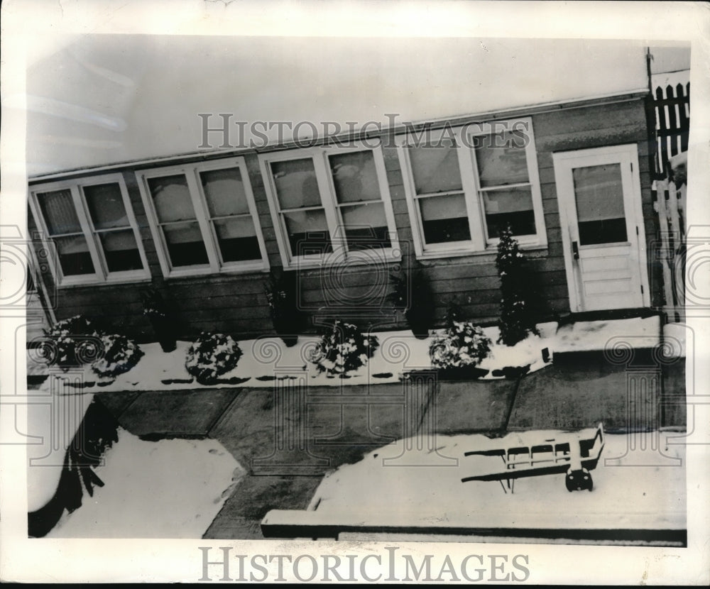 1944 Press Photo Snow Free Surface On Sarco Building Due To Radiant Heat Coils - Historic Images