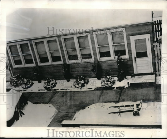 1944 Press Photo Snow Free Surface On Sarco Building Due To Radiant Heat Coils - Historic Images