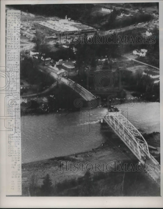 1949 Press Photo Vancouver, Canada section of bridge washed out by floods - Historic Images