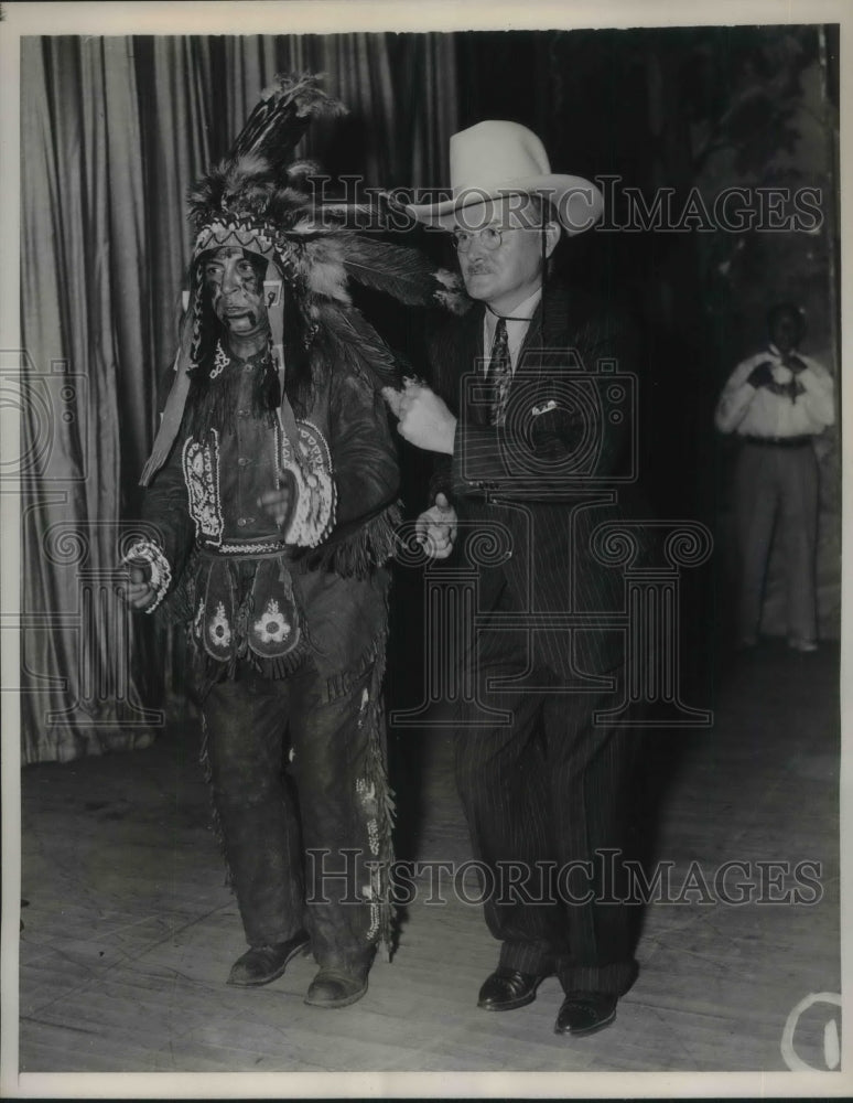 1938 Press Photo Newark New Jersey James A Farley Black Horse Politicians - Historic Images