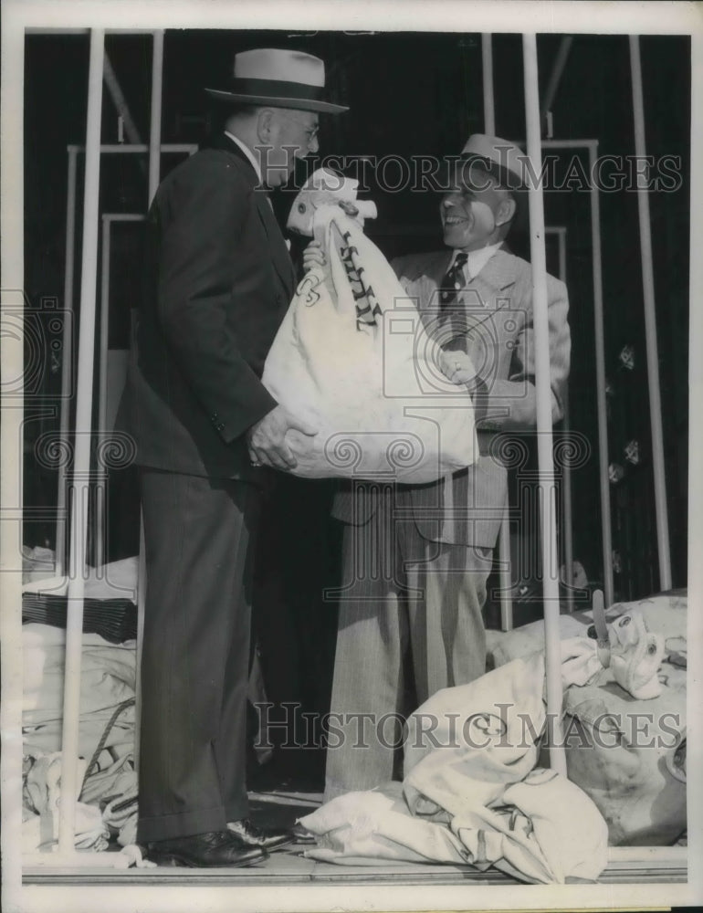 1946 Press Photo San Francisco Postmaster Wm McCarthy, R Burgess, Air Mail - Historic Images